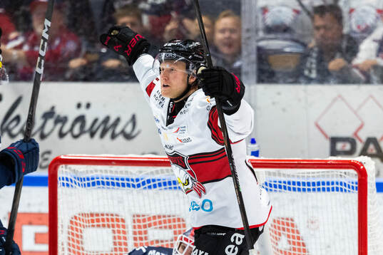 Malmö Redhawks Thomas Berg Paulsen jublar