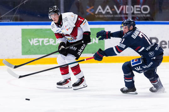 Malmö Redhawks Topi Niemelä och Linköpings Eskild Bakke