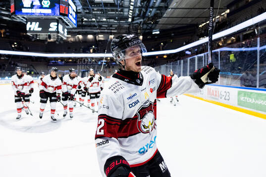 Malmö Redhawks Linus Öberg jublar