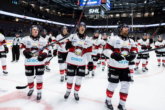Malmö Redhawks spelare jublar