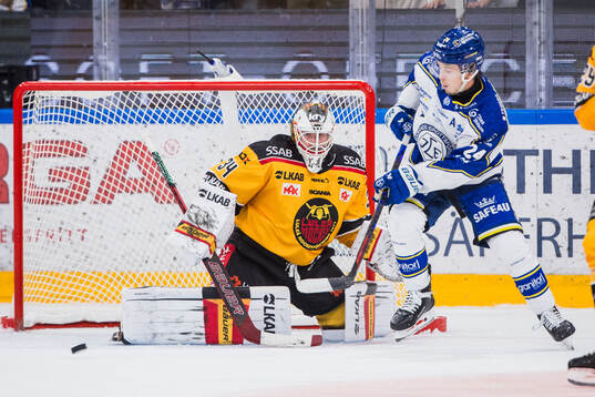 Luleås målvakt Joel Lassinantti och Leksands Arvid Eljas