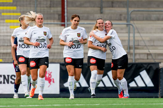Brommapojkarnas Frida Thörnqvist jublar