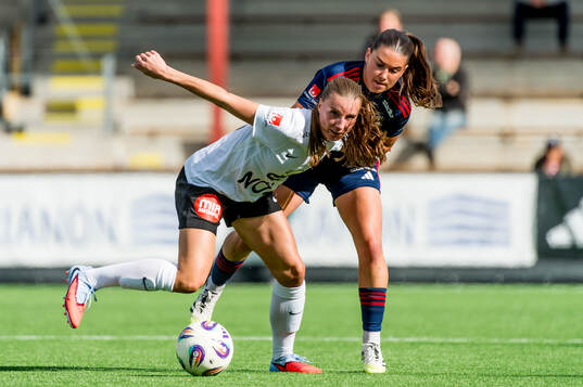 Brommapojkarnas Louise Lillbäck och Rosengårds Emilia