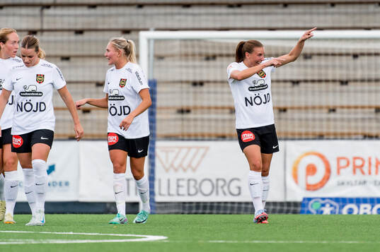 Brommapojkarnas Louise Lillbäck jublar