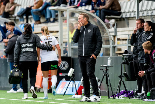 Rosengårds tränare Martin Qvarmans Möller deppar
