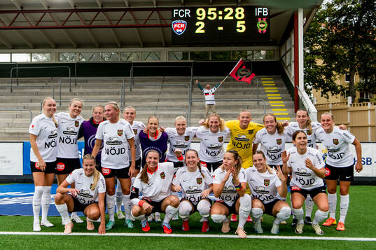 Brommapojkarnas spelare jublar