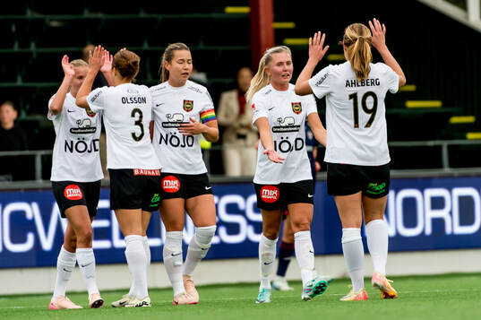 Brommapojkarnas spelare jublar