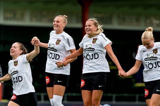 Rosengårds spelare jublar