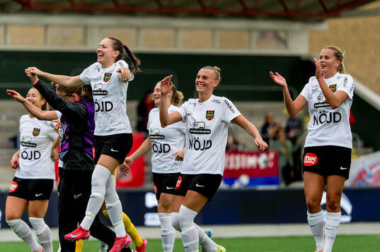 Brommapojkarnas spelare jublar