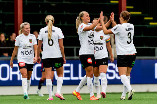 Brommapojkarnas spelare jublar