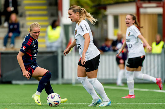 Brommapojkarnas Isabelle Navrén och Rosengårds Emilia