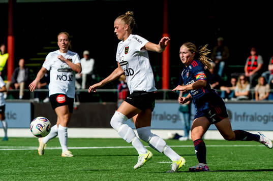 Brommapojkarnas Amanda Wulff och Rosengårds Hanna Andersson