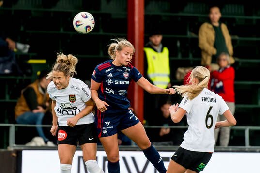 Brommapojkarnas Emma Engström och Rosengårds Tilde