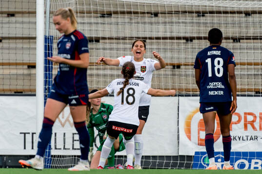 Brommapojkarnas Julia Olsson jublar