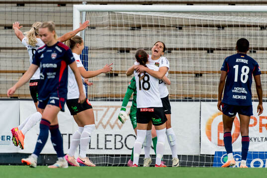 Brommapojkarnas Julia Olsson jublar