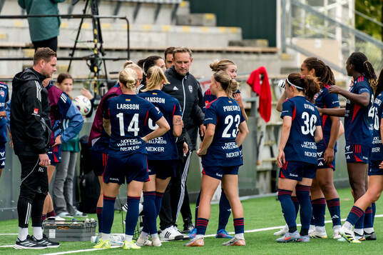 Rosengårds tränare Martin Qvarmans Möller och spelare