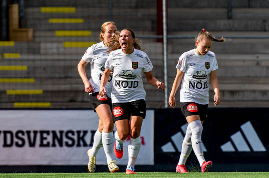 Brommapojkarnas Louise Lillbäck jublar