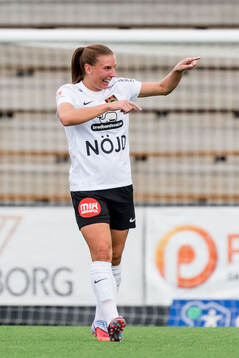 Brommapojkarnas Louise Lillbäck jublar