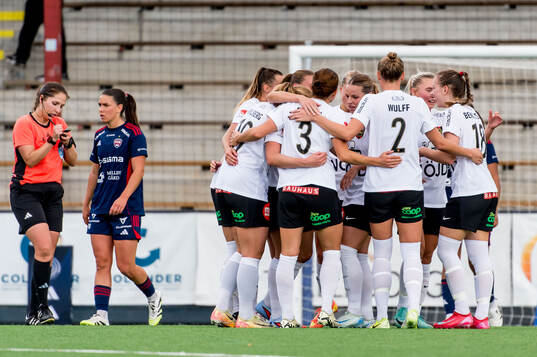 Brommapojkarnas spelare jublar
