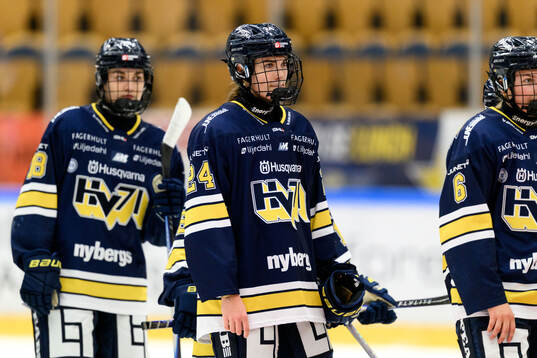 HV71s Adriana Van De Leest deppar