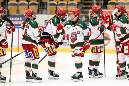 Modos Ebba Berglund jublar