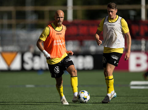 Mjällbys Viktor Gustafson och Elliot Stroud