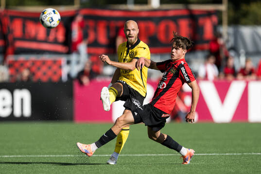 Mjällbys Viktor Gustafson och Brommapojkarnas Love Arrhov