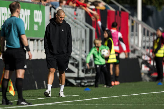 Brommapojkarnas huvudtränare Ulf Kristiansson deppar