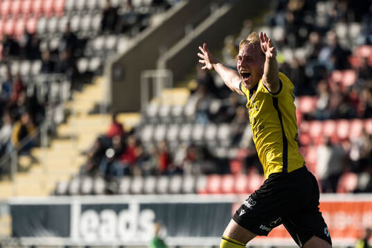 Mjällbys Herman Johansson jublar