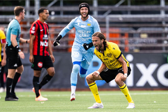 Mjällbys Tom Pettersson jublar
