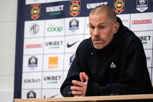 Brommapojkarnas huvudtränare Ulf Kristiansson deppar