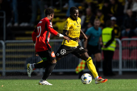 Brommapojkarnas Issiaga Camara och Mjällbys Abdoulie Manneh