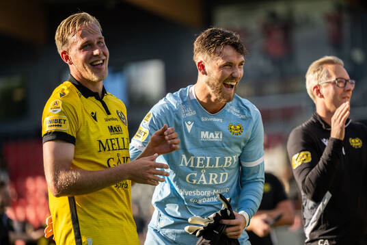 Mjällbys Herman Johansson och målvakt Noel Törnqvist