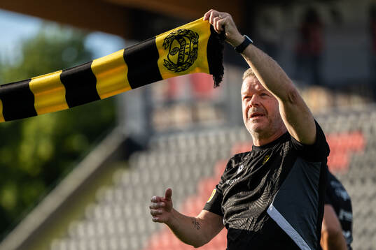 Mjällbys tränare Anders Torstensson jublar