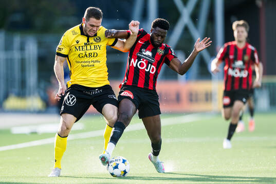 Mjällbys Jacob Bergström och Brommapojkarnas Isak Ssali