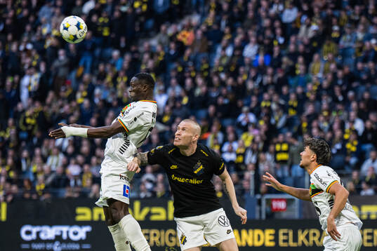 GAIS Ibrahim Diabate och AIKs Thomas Poppler Isherwood