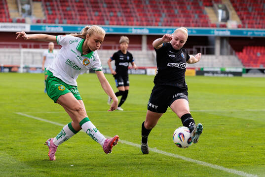 Hammarbys Smilla Holmberg och Växjö DFFs Sophia