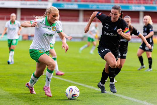 Hammarbys Smilla Holmberg och Växjö DFFs Josefin Harrysson
