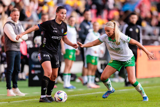 Växjö DFFs Josefin Harrysson och Hammarbys Stina