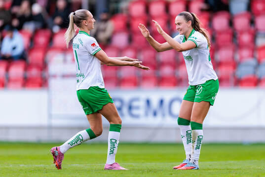Hammarbys Ellen Wangerheim oc Vilde Hasund jublar
