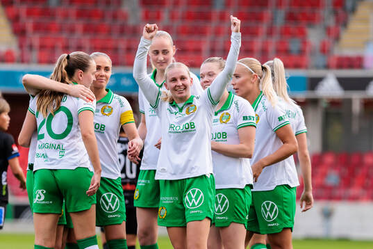 Hammarbys Emilie Joramo jublar