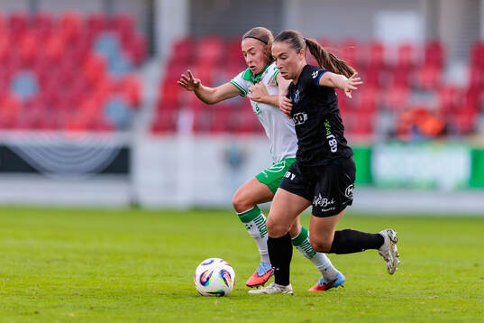 Hammarbys Athinna Persson Lundgren och Växjö DFFs Mariann