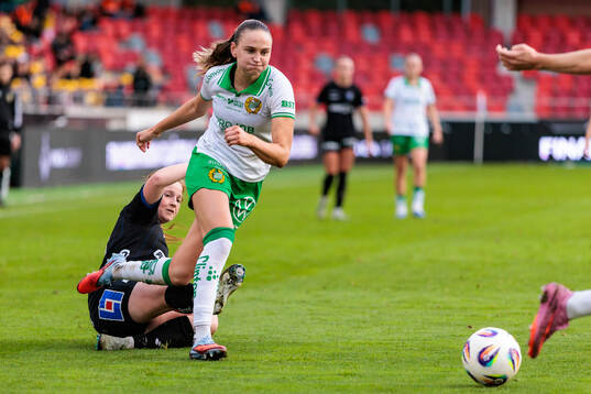 Växjö DFFs Noa Barriento Eriksson och Hammarbys Vilde