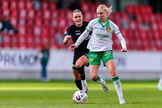 Hammarbys Emilie Joramo och Växjö DFFs Maja Bodin