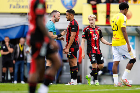 Östersunds Gideon Granström och Domare Jasmin Svraka
