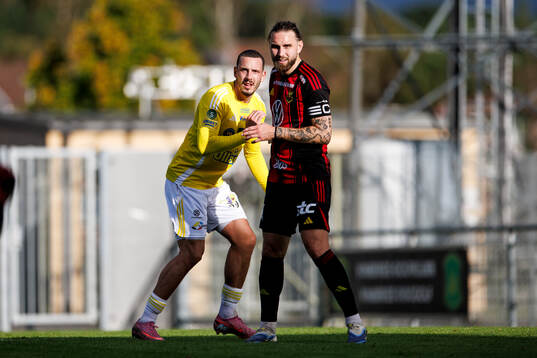 Falkenbergs Viktor Ekblom och Östersunds Ali Suljic