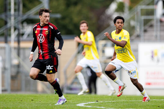 Östersunds Jamie Ryan Hopcutt och Falkenbergs Seif Ali