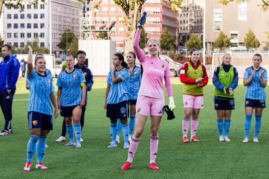Djurgårdens målvakt Elvira Björklund jublar med