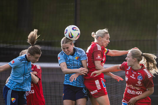 Djurgårdens Nanne Ruuskanen och Linköpings Jonna Andersson