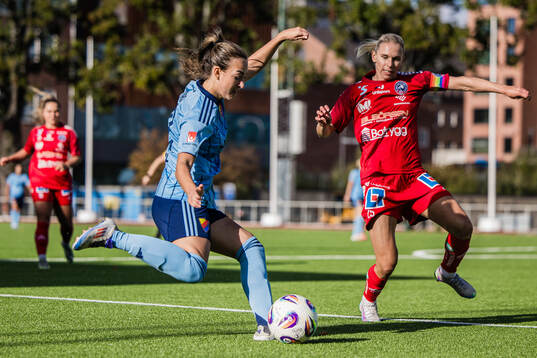 Djurgårdens Lucia Duras och Linköpings Jonna Andersson